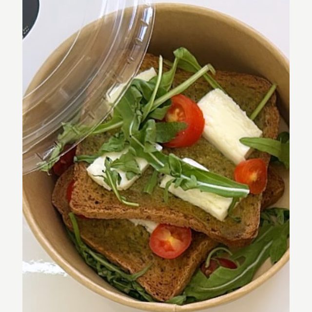 Halloumi toasts